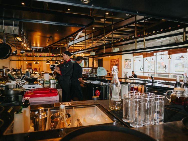 فندق دوسيت ثاني دبي: وجهتك لتجربة إقامة فخمة 6 خيارات الطعام والمشروبات في فندق دوسيت ثاني دبي