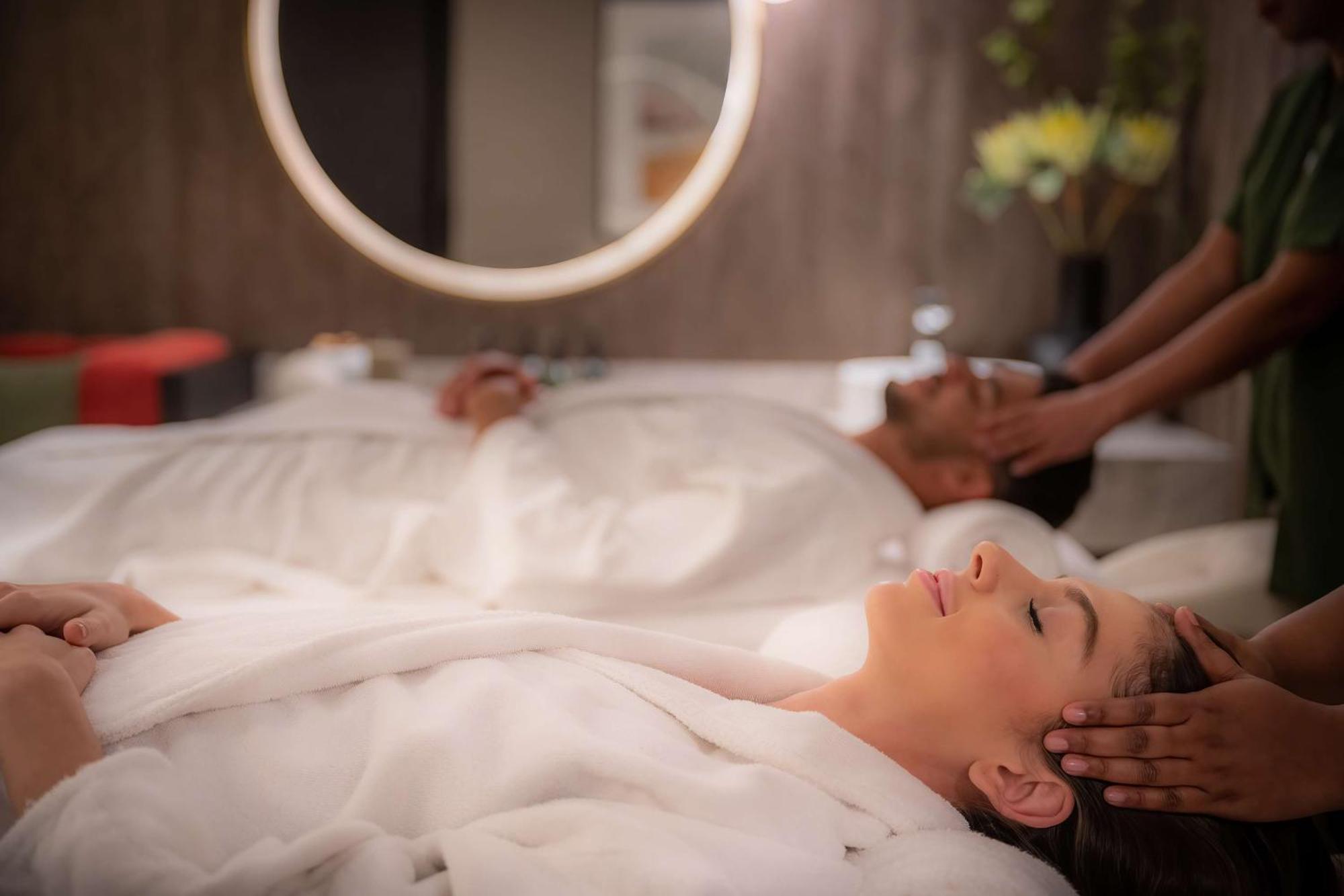 فندق راديسون بلو, خور ديرة دبي - السبا