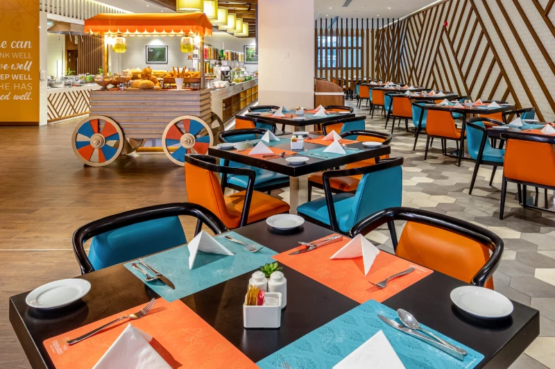 فندق فلورا إن مطار دبي: ملاذك الفاخر قبل وبعد رحلتك 6 فندق فلورا إن مطار دبي - تجربة الطعام