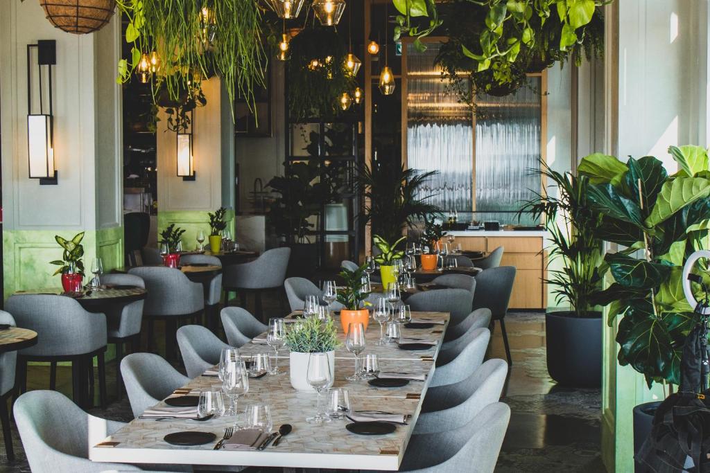 مطاعم فندق فيدا كريك هاربر