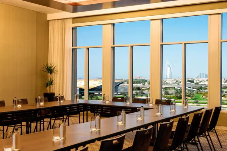  قاعات الاجتماعات المجهزة فندق شيراتون مول الإمارات