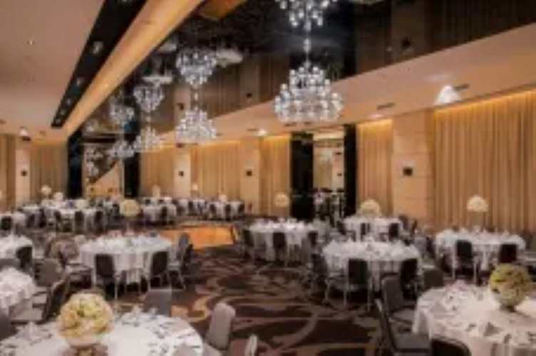 فندق الجداف روتانا سويت: وجهتك المثالية للأعمال والترفيه 16 قاعات الزفاف - فندق الجداف روتانا سويت