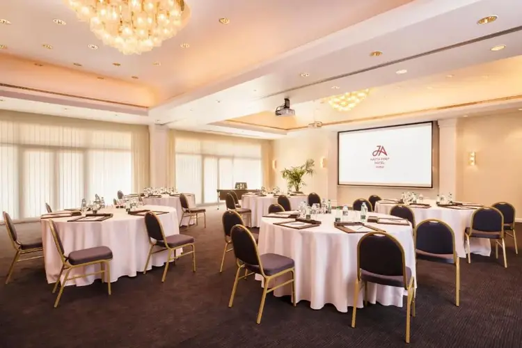 قاعه اجتماعات رجال الاعمال في فندق حصن حتا