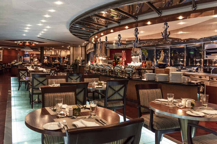 مطاعم فندق سويس أوتيل المروج دبي