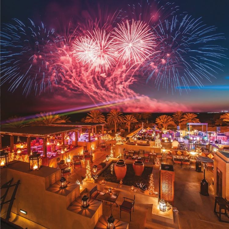 مشاهدة النجوم وسط الصحراء في منتجع باب الشمس دبي