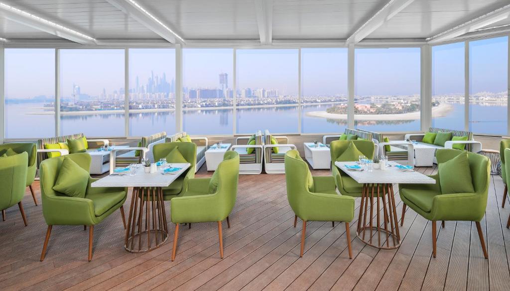 مطاعم منتجع ذا ريتريت جزيرة النخلة دبي