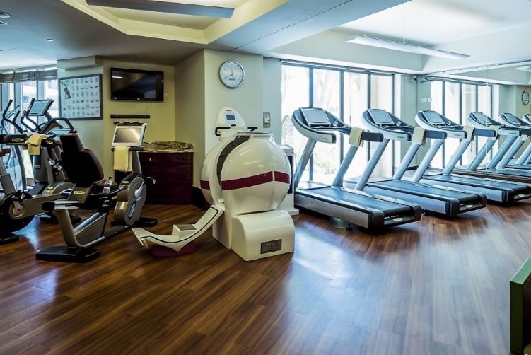 النادي الصحي في فندق بالاس وسط المدينة دبي