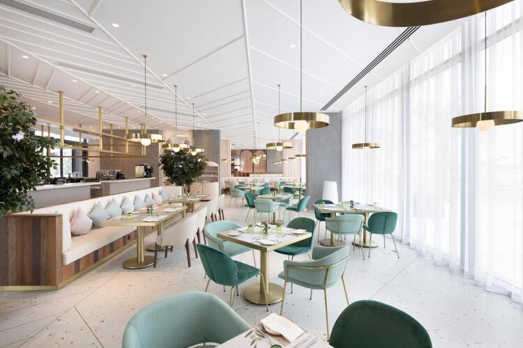 فندق إيكوس دبي في الفرجان: ملاذك المثالي للهروب من صخب المدينة 8 خيارات الطعام والمشروبات فندق إيكوس دبي في الفرجان