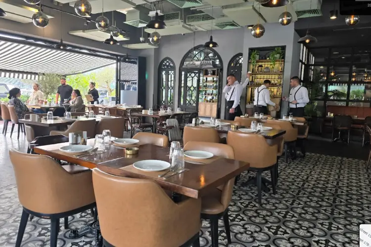 مطعم البيروتي من مطاعم شارع الشيخ زايد