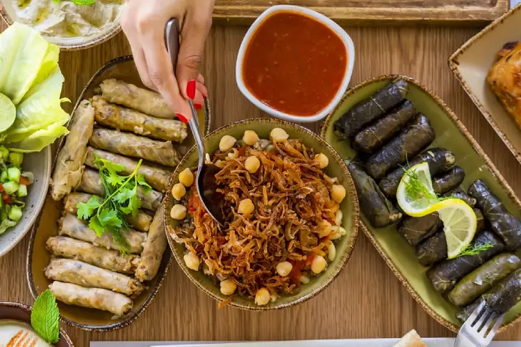 مطعم حتوته مصريه من مطاعم شارع الشيخ زايد