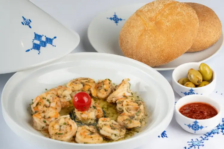 اكتشف أفضل 12 مطاعم مغربيه في دبي لتجربة طعام استثنائية وأصيلة